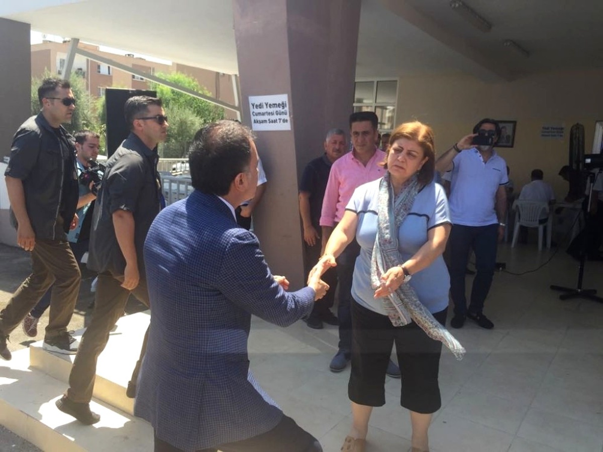 Bakan Çelik\'ten, Karalar Çiftine Taziye Ziyareti