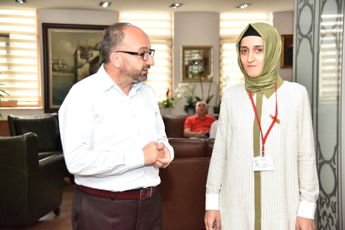 Başkan Üzülmez\'den Ayın Personeline Ödül