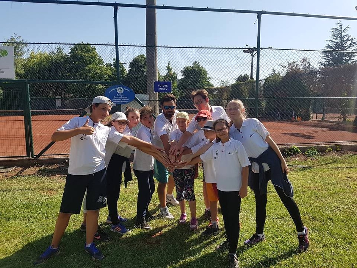 Bozüyük Belediyesi Yaz Okulu Tenis Sporcuları Eskişehir\'de Hazırlık Turnuvasına Katıldı
