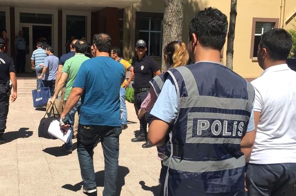 Bursa\'da Fetö Soruşturmasında İhraç Edilen 7 Eski Öğretmen Adliyede