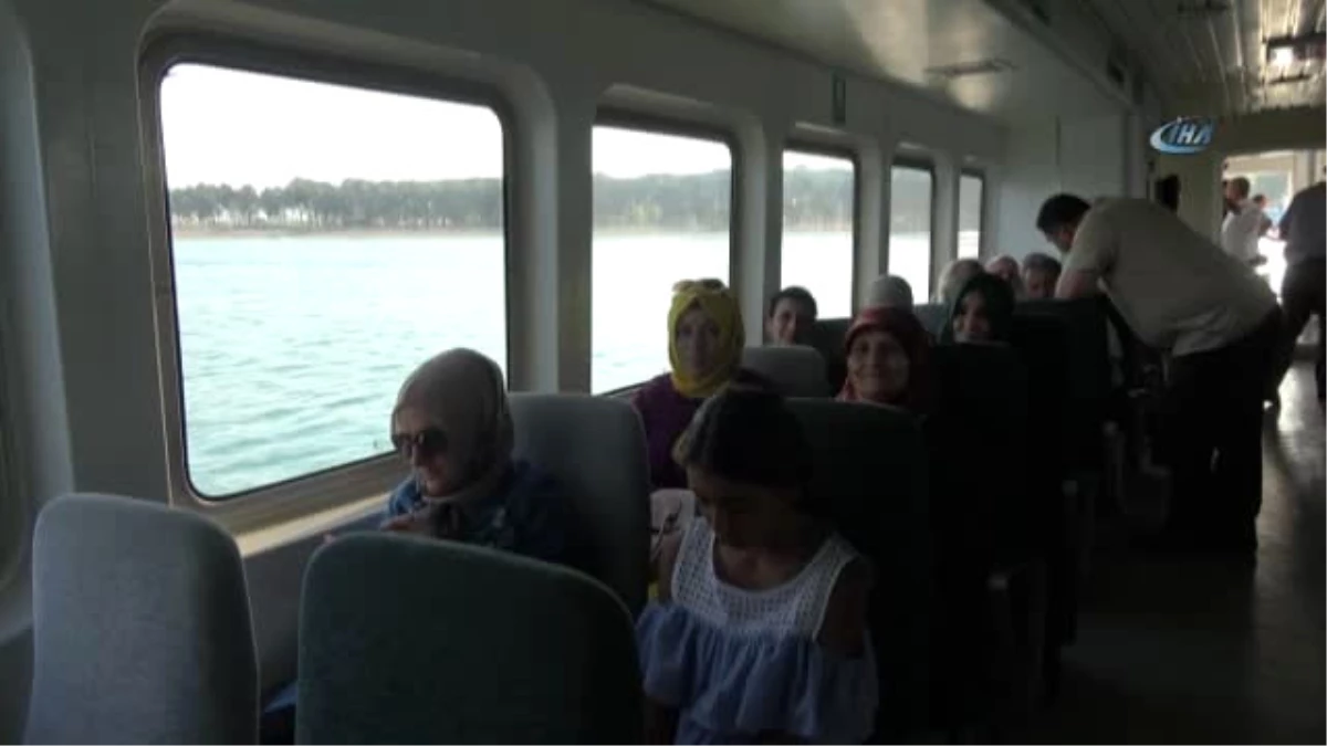 Dalgıçlar İznik Gölü\'nde Türk Bayrağı Açtı