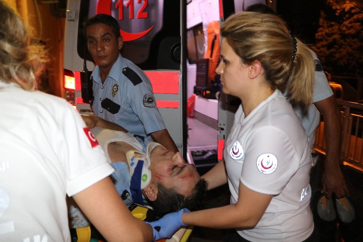 Dur\' İhtarına Uymayan Sürücü, Uygulama Noktasında Polise Çarptı