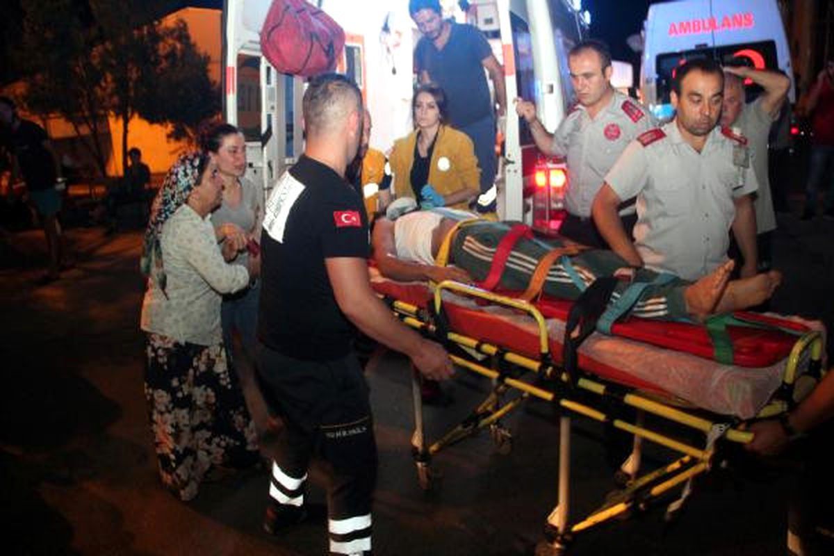 Evinin Penceresinden Atlayan Genç Yaralı Kurtuldu