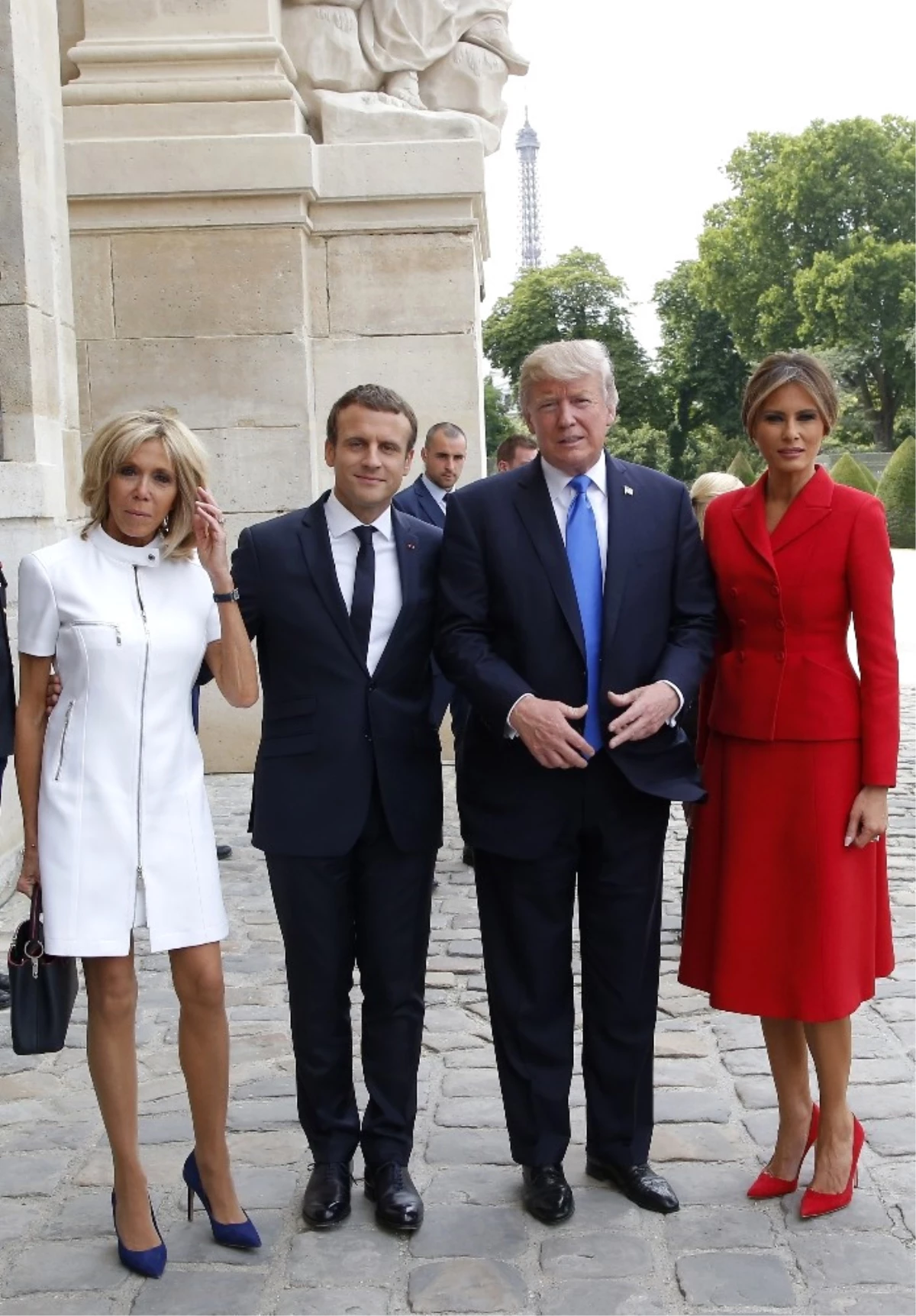 Fransa Cumhurbaşkanı Macron\'dan ABD Başkanı Trump\'a Resmi Karşılama