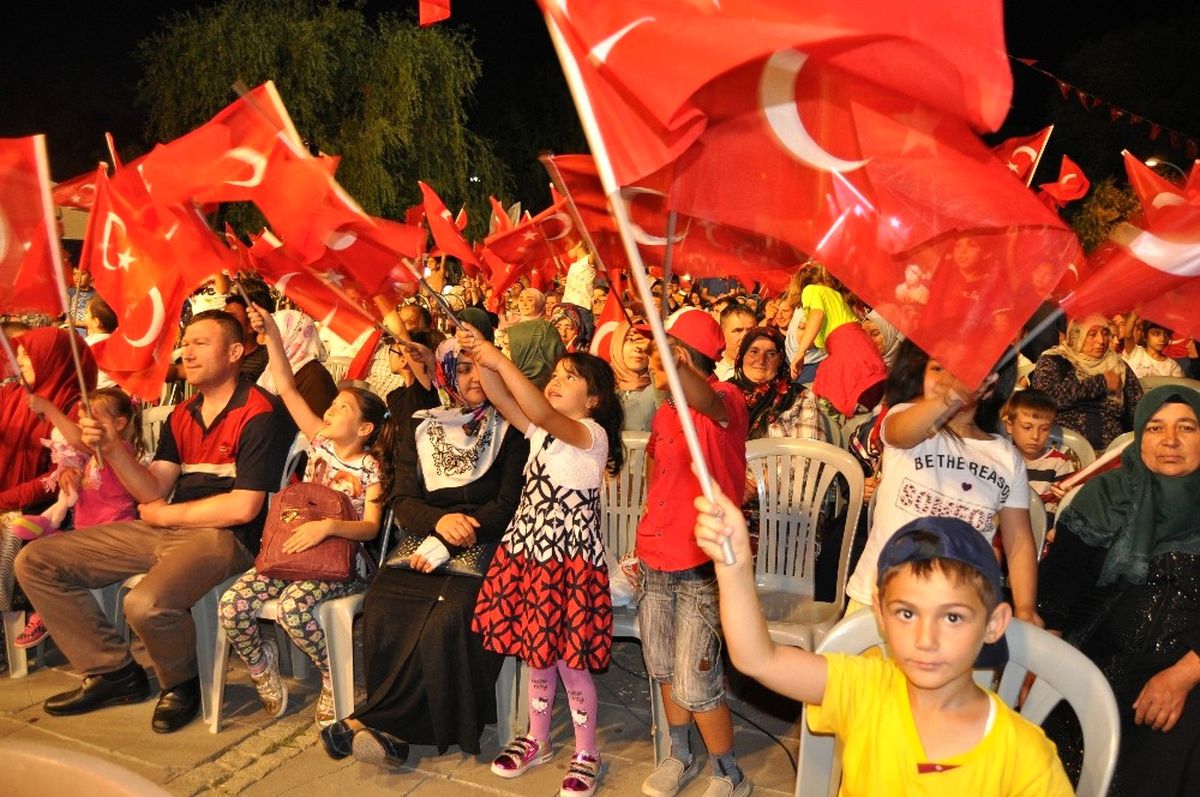Gölbaşı\'nda "Demokrasi Nöbeti" Başladı