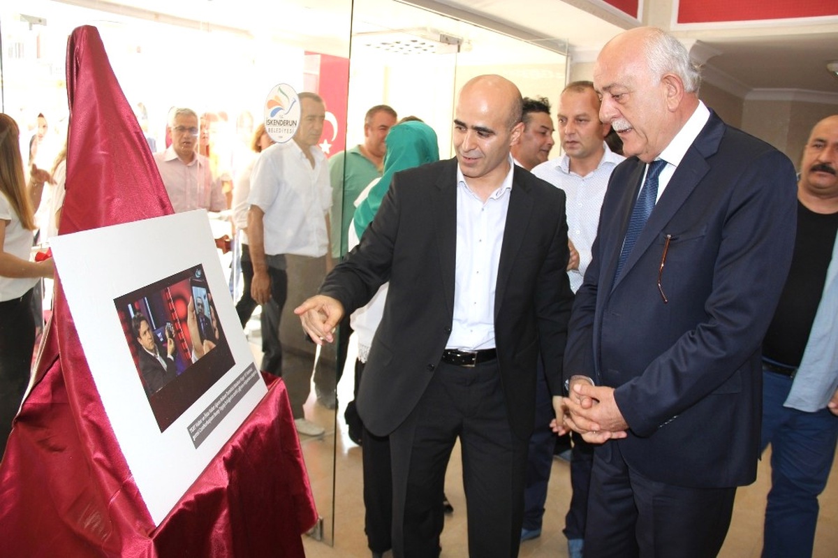 İha\'nın "15 Temmuz Destanı" Fotoğraf Sergisi İskenderun\'da Açıldı