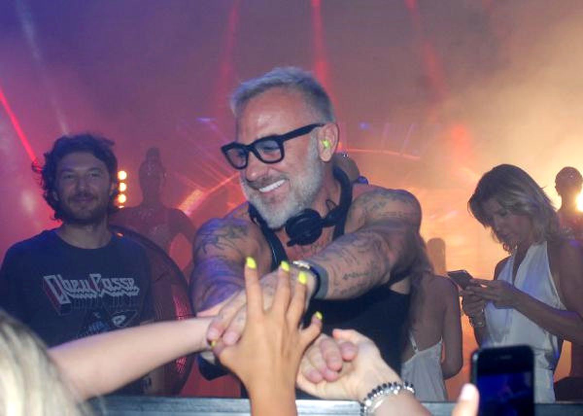 İtalyan Milyoner ve Dj Gianluca Vacchi, Serik\'te Sahneye Çıktı