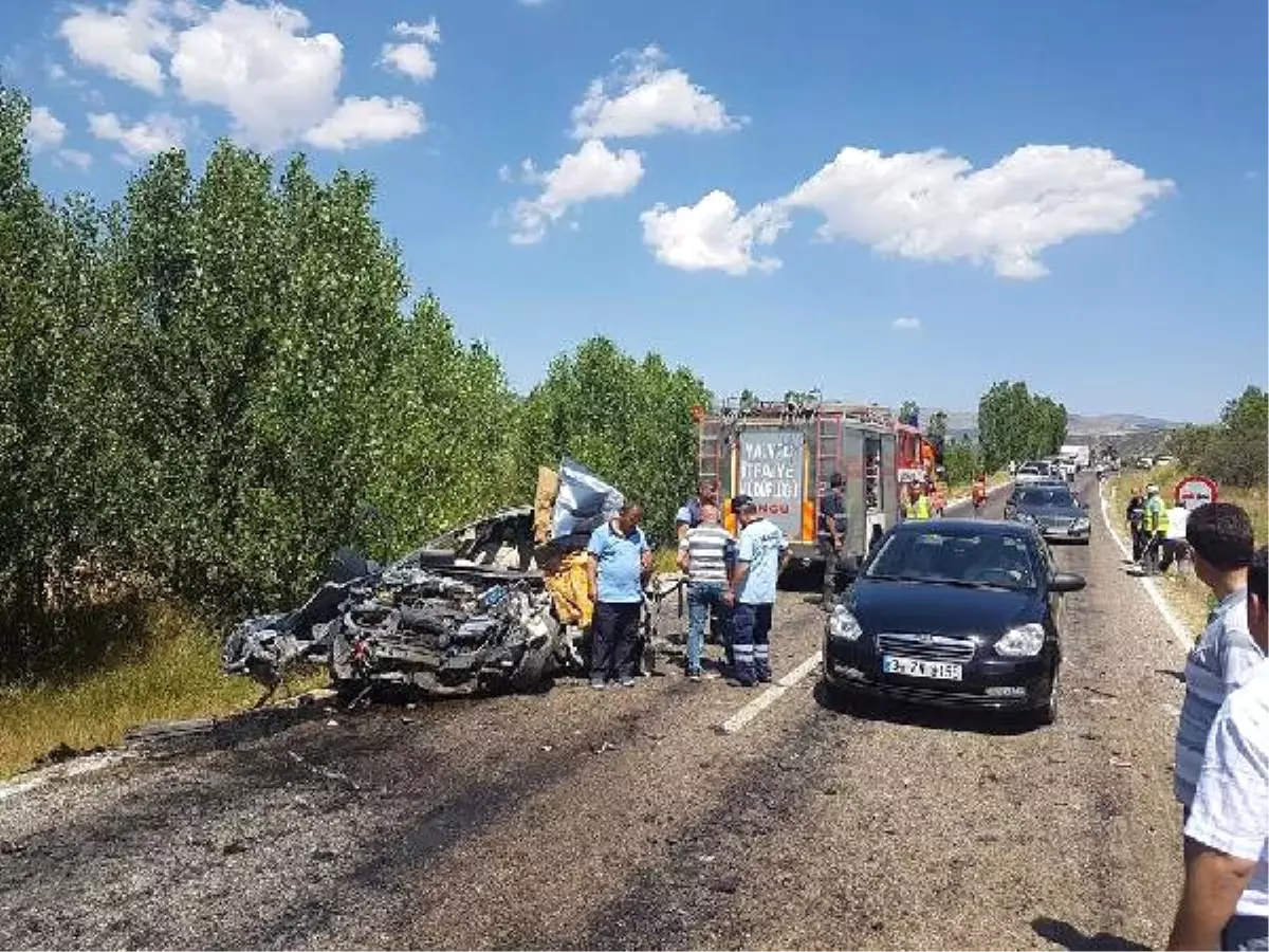 Kamyonla Çarpışan Otomobilin Sürücüsü Öldü