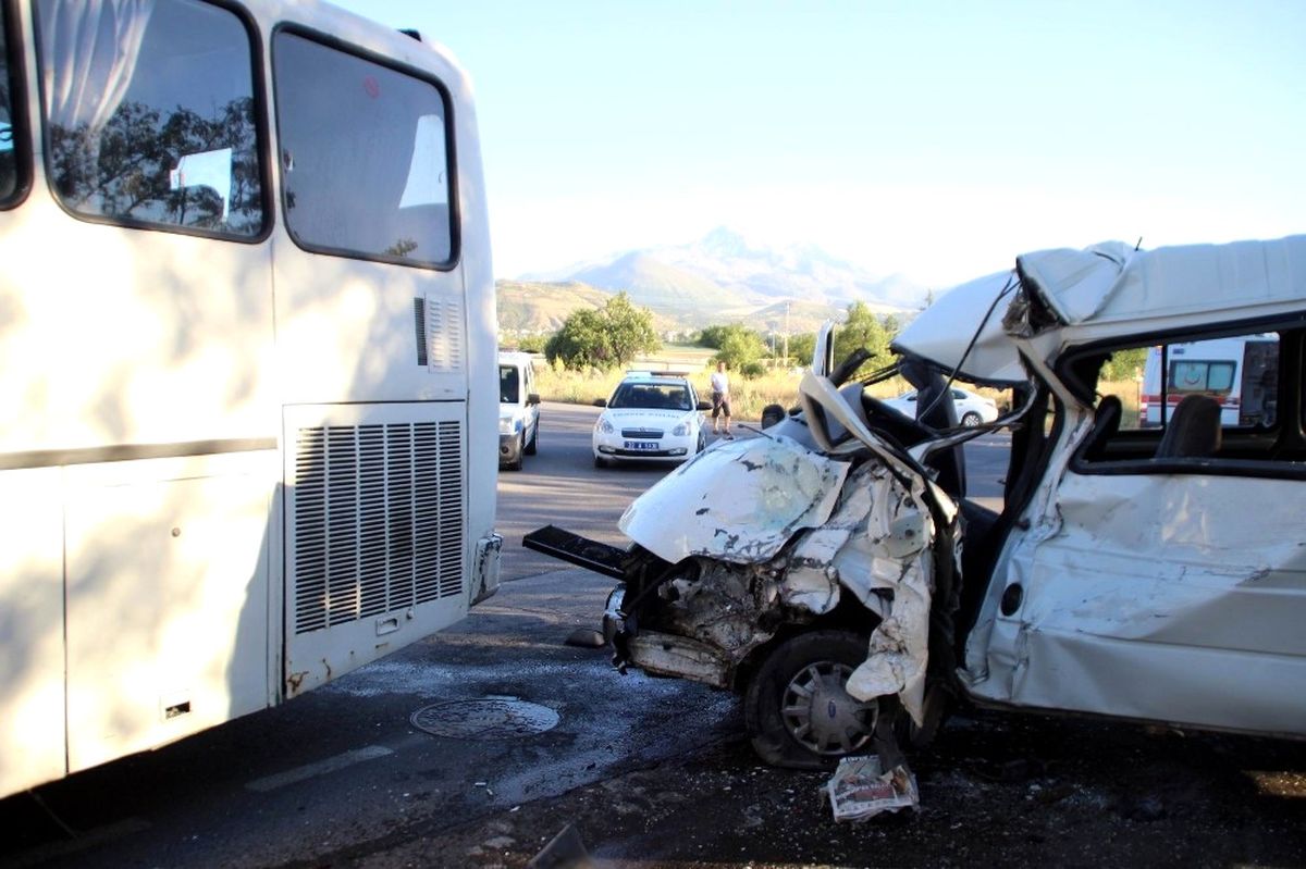 Kayseri\'de Trafik Kazası: 6 Yaralı