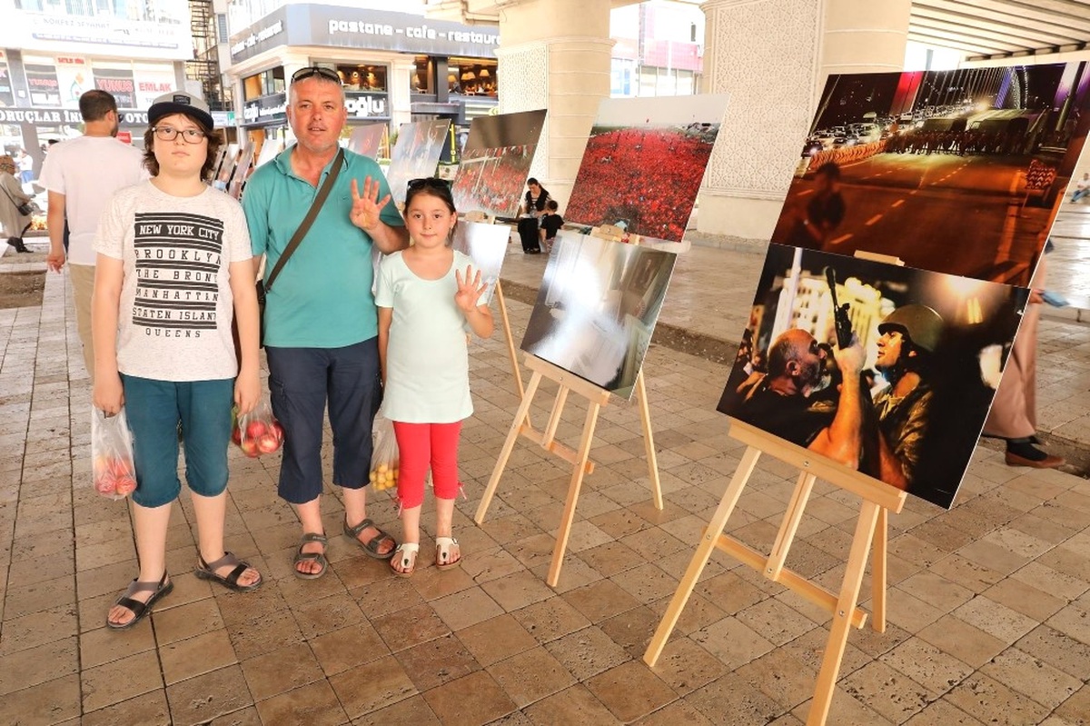 Körfez\'de 15 Temmuz Konulu Fotoğraf Sergisi Açıldı