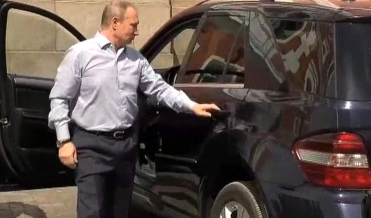 Kremlin: "Putin\'in Aracındaki Kadın, Koruma Görevlisi"