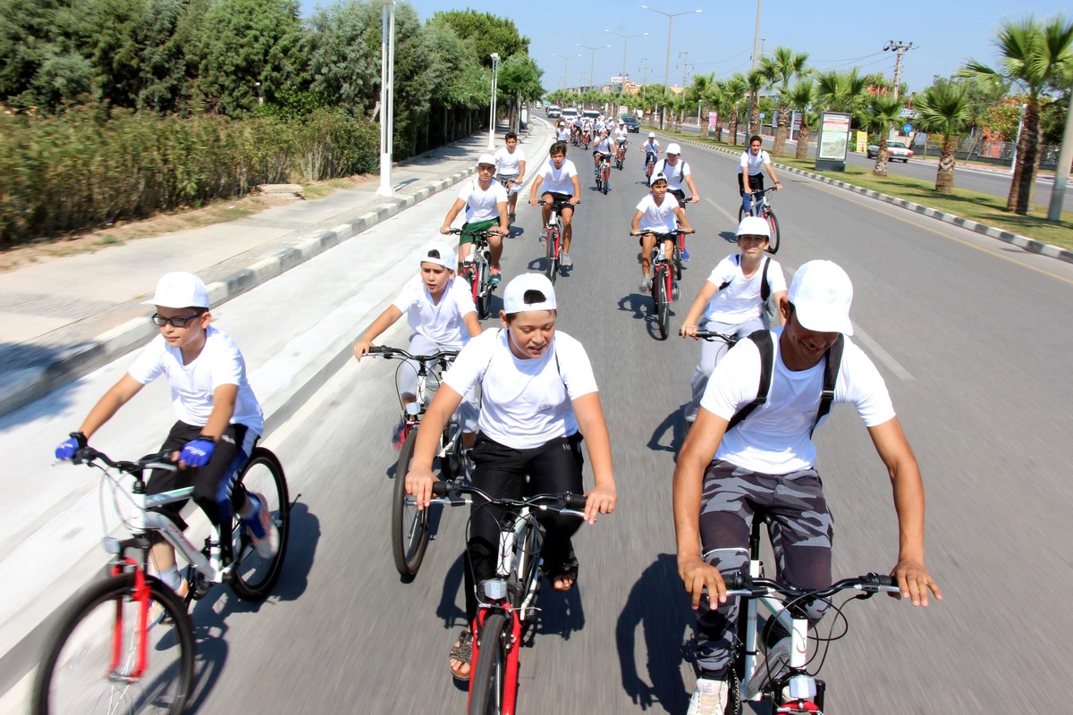 Manisa\'da Pedallar 15 Temmuz Şehitleri İçin Çevrildi
