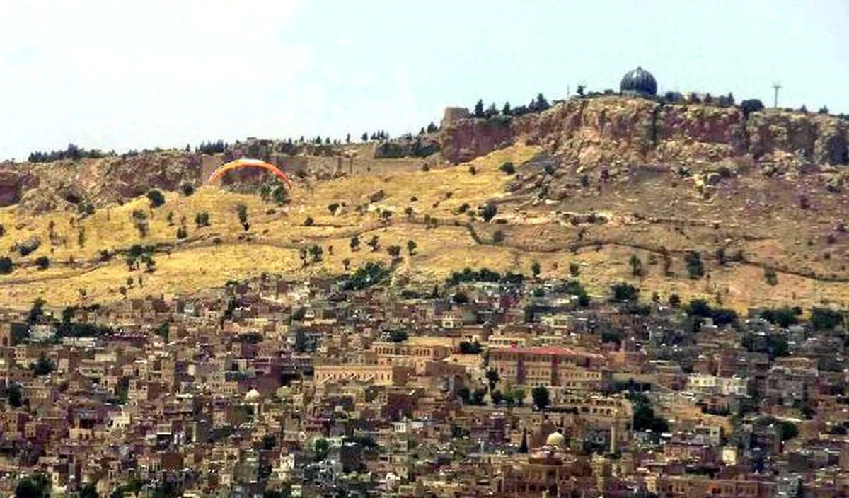 Mardin\'de 15 Temmuz Şehitlerini Paraşütle Atlayarak Andılar