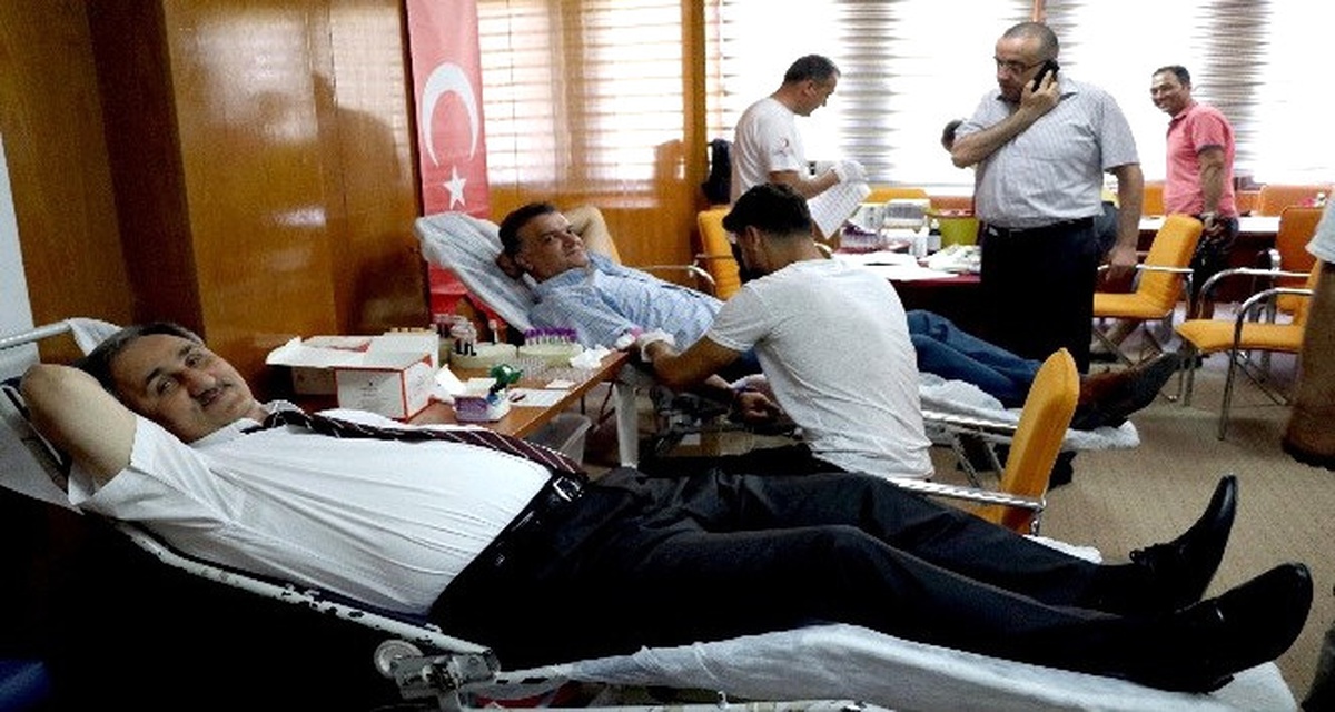 Mersin\'de Sağlıkçılar, 15 Temmuz Şehitleri ve Gazileri İçin Kan Verdi