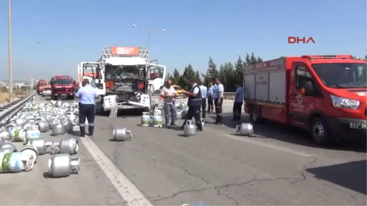 Mersin Tüp Dolu Kamyon Tır\'a Çarptı, Faciadan Dönüldü