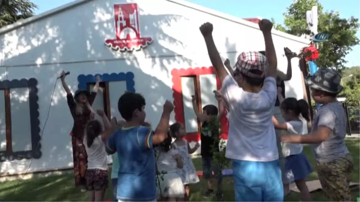 Minikler Müzikler Eşliğinde Hem Öğreniyor, Hem de Doyasıya Eğleniyor