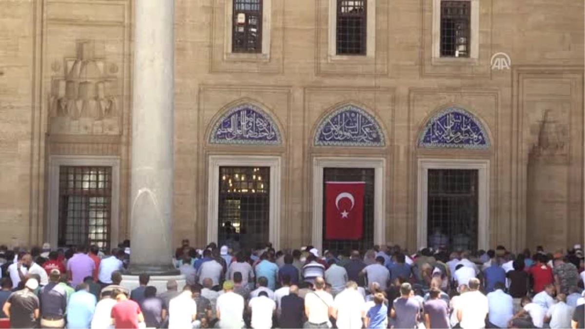 Selimiye Camisi\'nde 15 Temmuz Şehitleri Için Mevlit Okutuldu