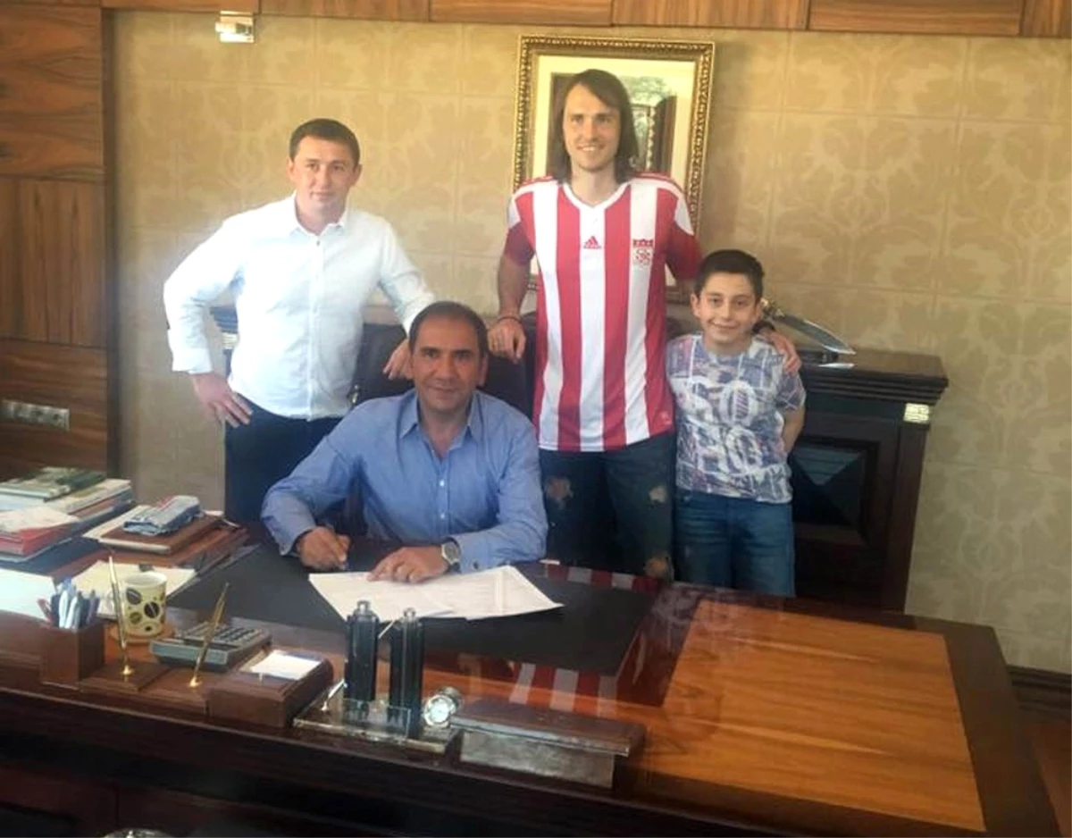 Sivasspor Vitali Djakov\'u Kadrosuna Kattı