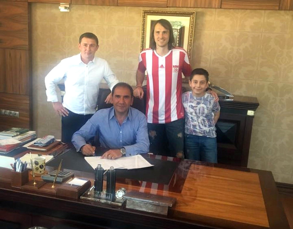 Sivasspor Vitali Djakov\'u Kadrosuna Kattı