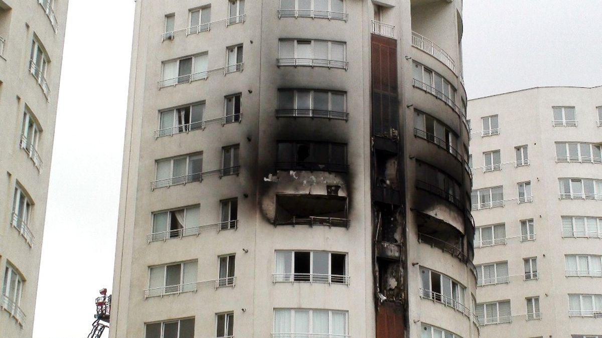 Ümraniye\'de Lüks Sitede Korkutan Yangın