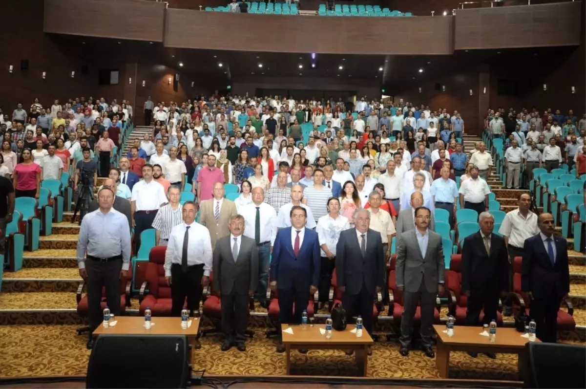 Uşak Üniversitesi 15 Temmuz Şehitlerini Anma Etkinliği Düzenledi