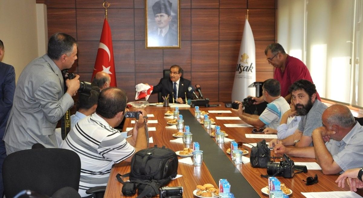 Uşak Valisi Demir Basın Mensupları ile Buluştu
