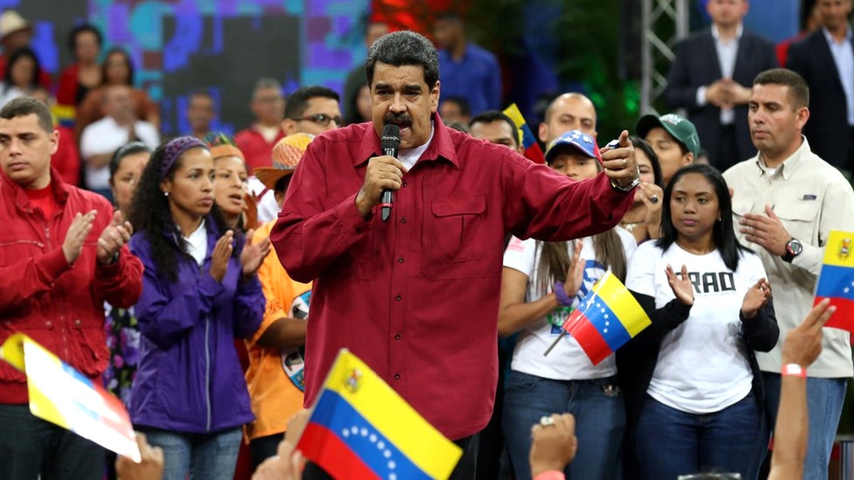 Venezuela\'da Helikopter Saldırısı Firarisi Gösteriye Katıldı