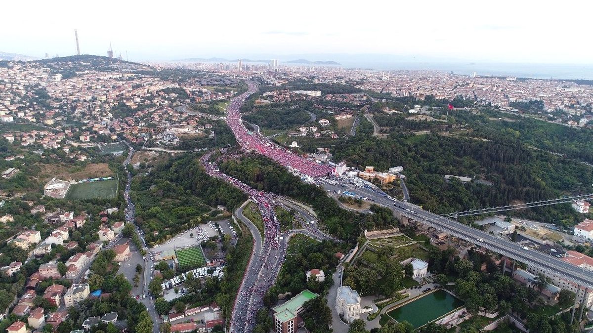 15 Temmuz Şehitler Köprüsü Girişinde İnsan Seli