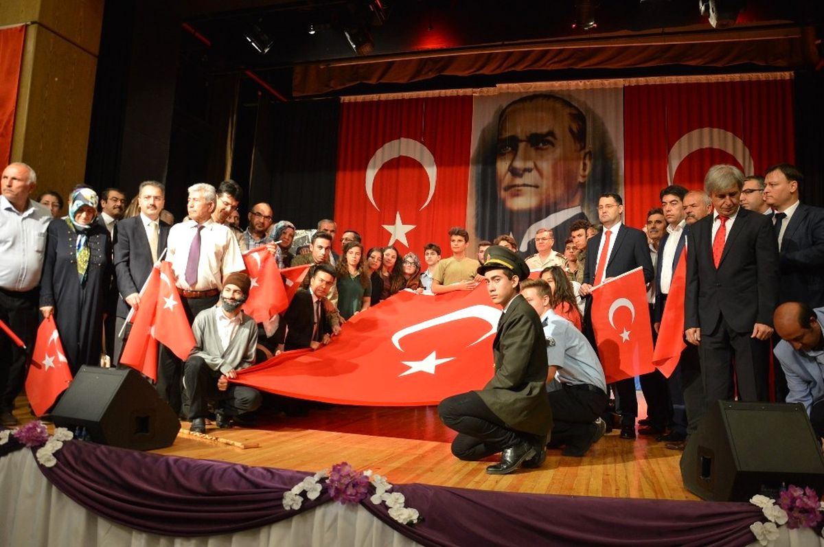 15 Temmuz\'u Sanat ile Andılar