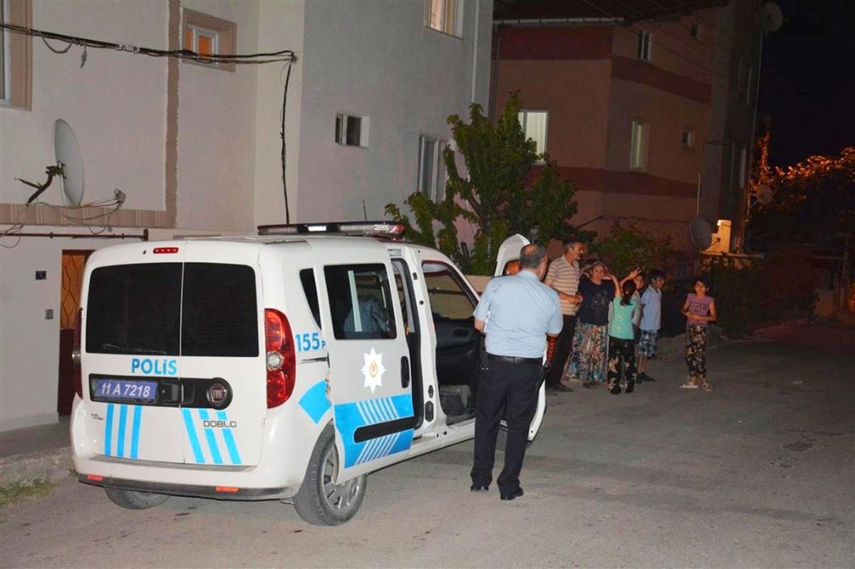 3 Yaşındaki Çocuk, 3\'üncü Kattan Aşağı Düştü