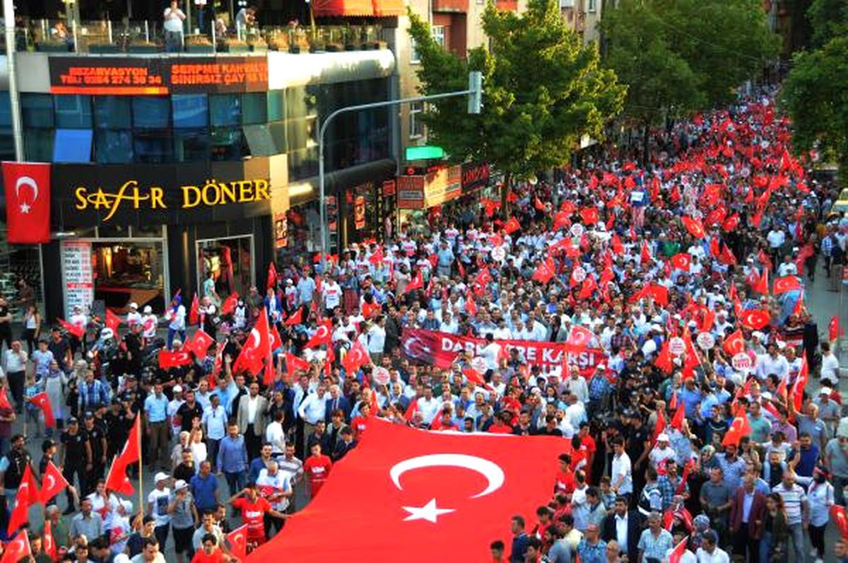 Adapazarı\'nda 10 Bin Kişi Yürüdü
