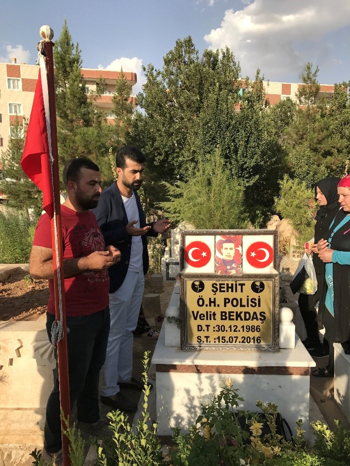 AK Parti Gençlik Kolları Başkanlığı\'ndan Şehitlik Ziyareti