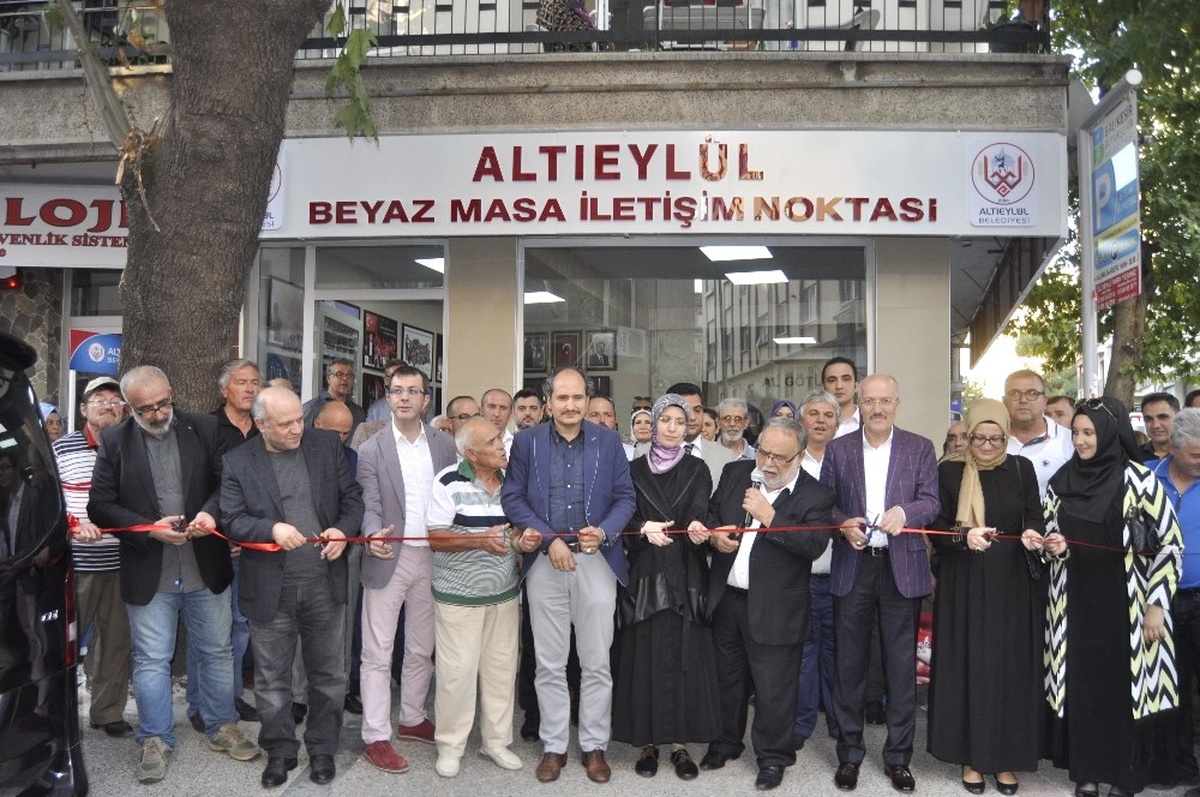 Altıeylül Belediyesinden 15 Temmuz Bilgilendirme Bürosu