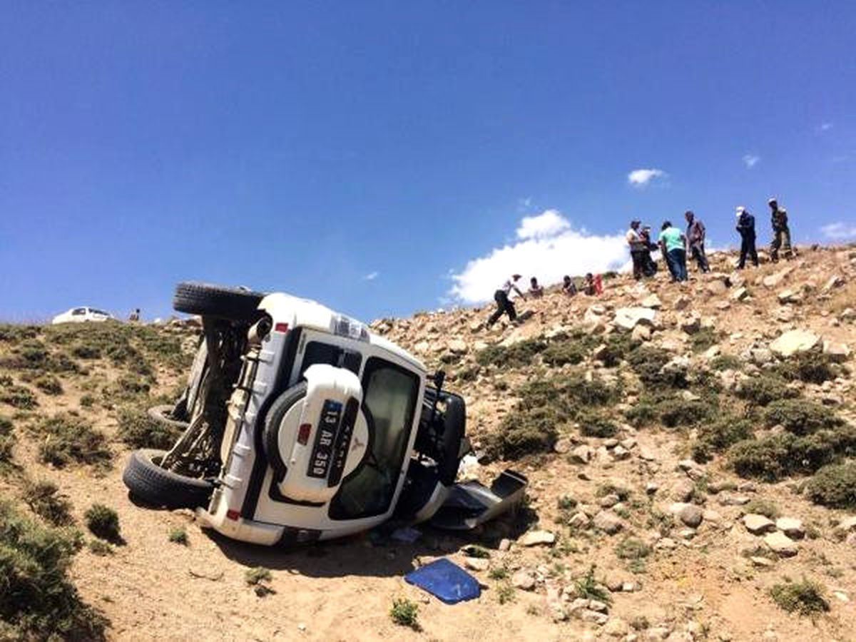Ambulans Süphan Dağı\'nda Kaza Yaptı; 2 Yaralı