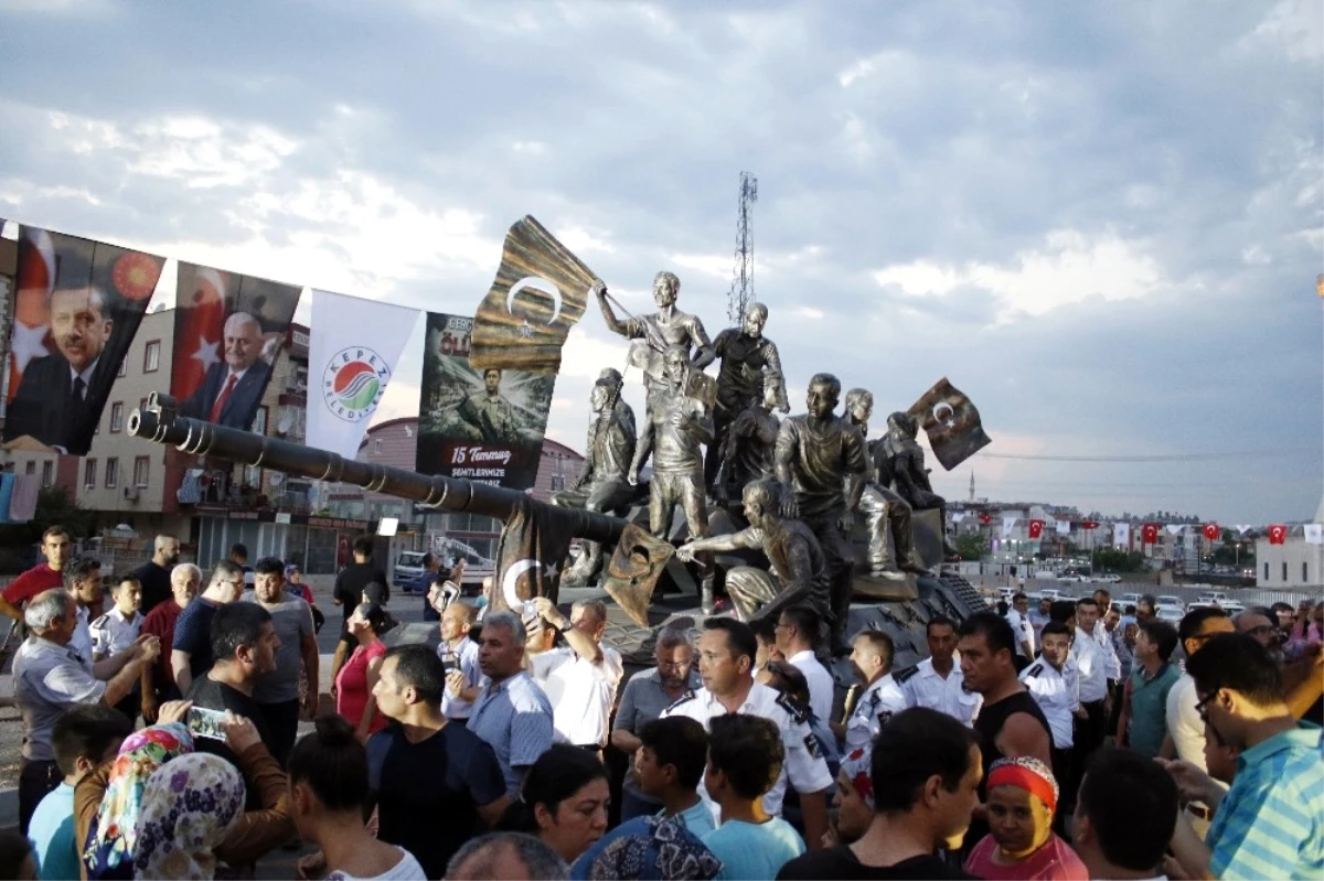 Antalya\'da 15 Temmuz Demokrasi Anıtı\'na Yoğun İlgi