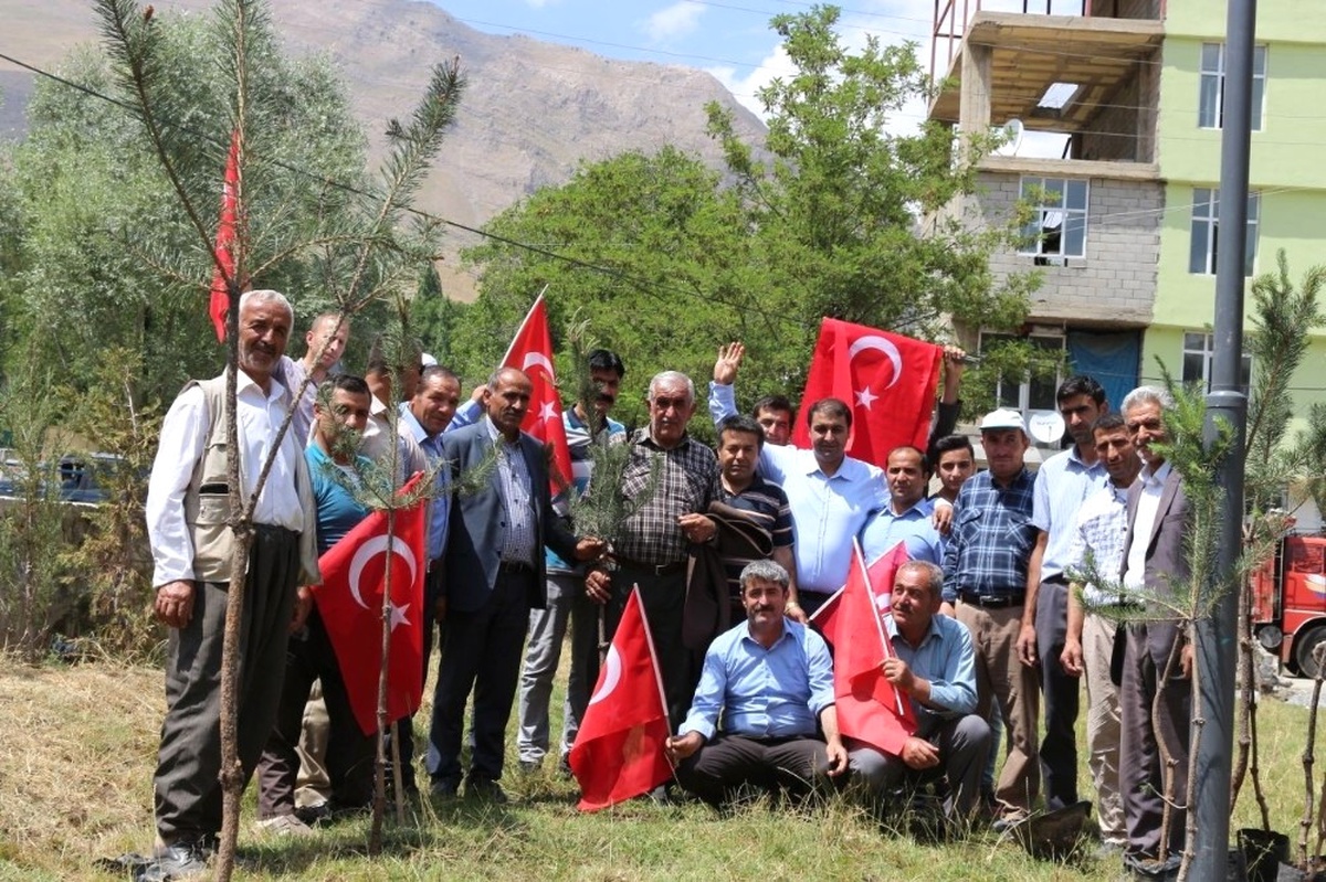 Bahçesaray\'da 249 Şehit Anısına 249 Fidan Dikildi
