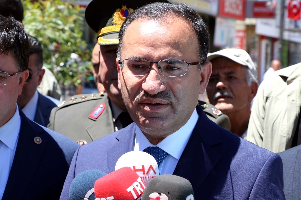 Bakan Bozdağ\'dan \'Hero Tişörtü\' Açıklaması