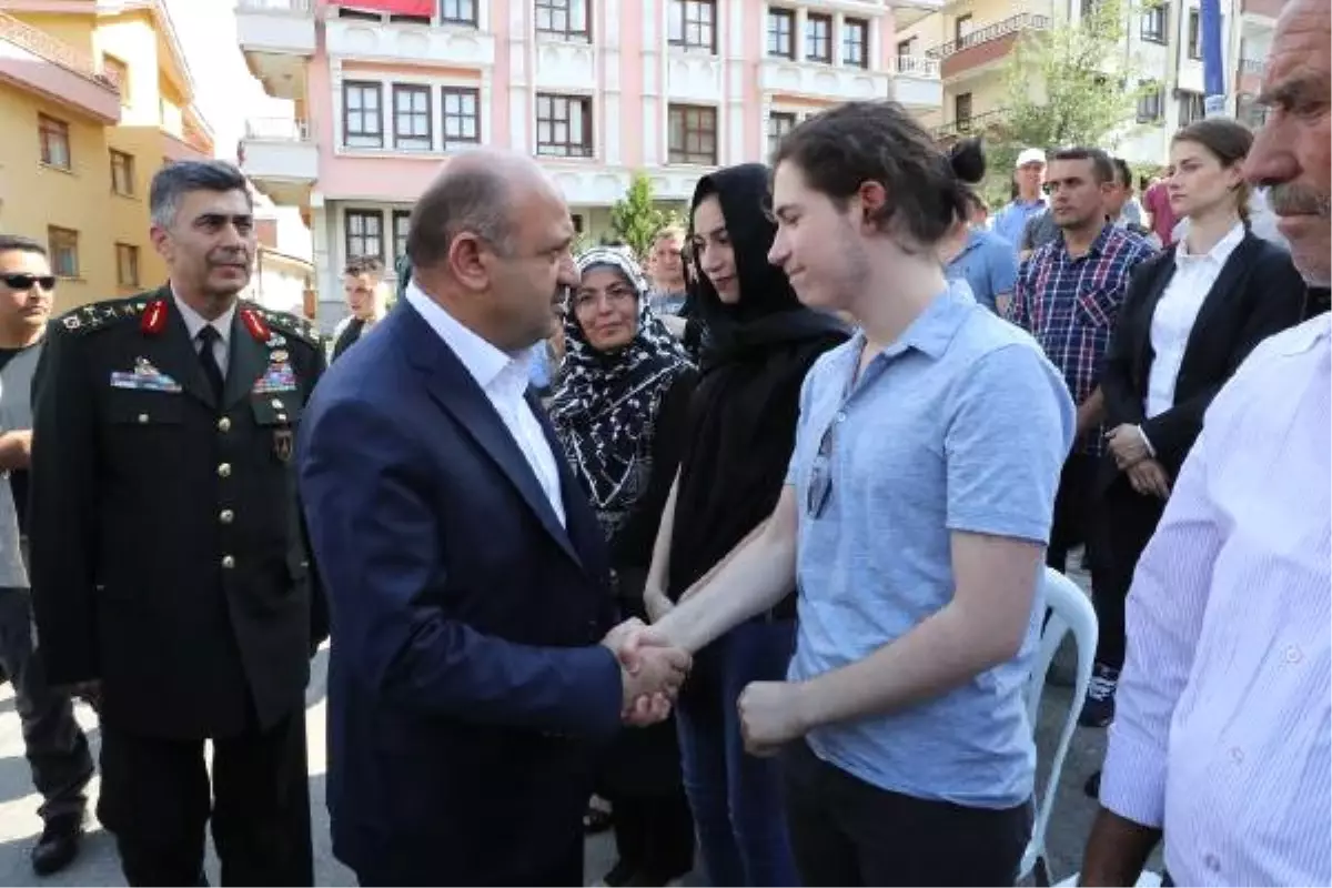 Bakan Fikri Işık, 15 Temmuz\'un İlk Asker Şehidi Astsubayı Başçavuş Bülent Aydın\'ın Mevlidine...