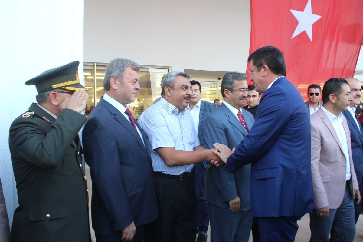 Bakan Zeybekci, Şehit Yakınları ve Gazilerle Bir Araya Geldi