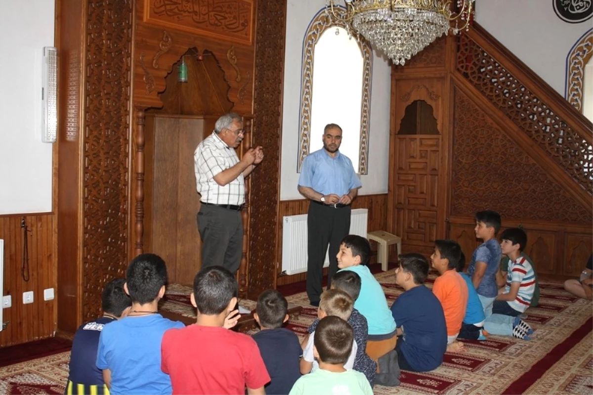 Başkan Karaaslan, Kur\'an Kursu Öğrencilerine 15 Temmuz\'u Anlattı