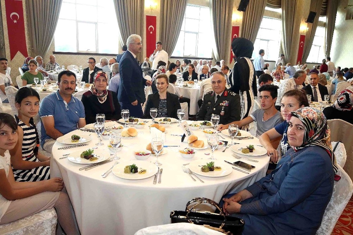 Başkan Karaosmanoğlu Şehit ve Gazi Yakınları ile Buluştu