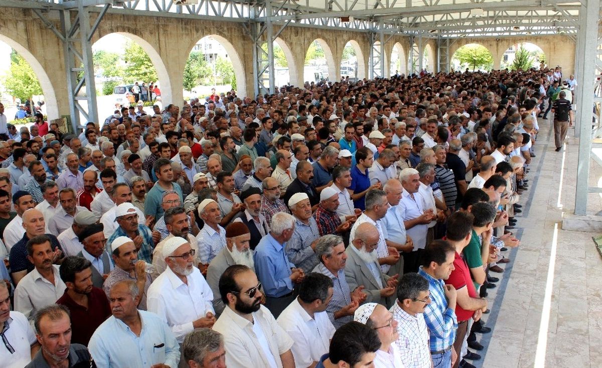 Başkan Yardımcısı Hasan Kızılbay\'ı Binlerce Kişi Uğurladı