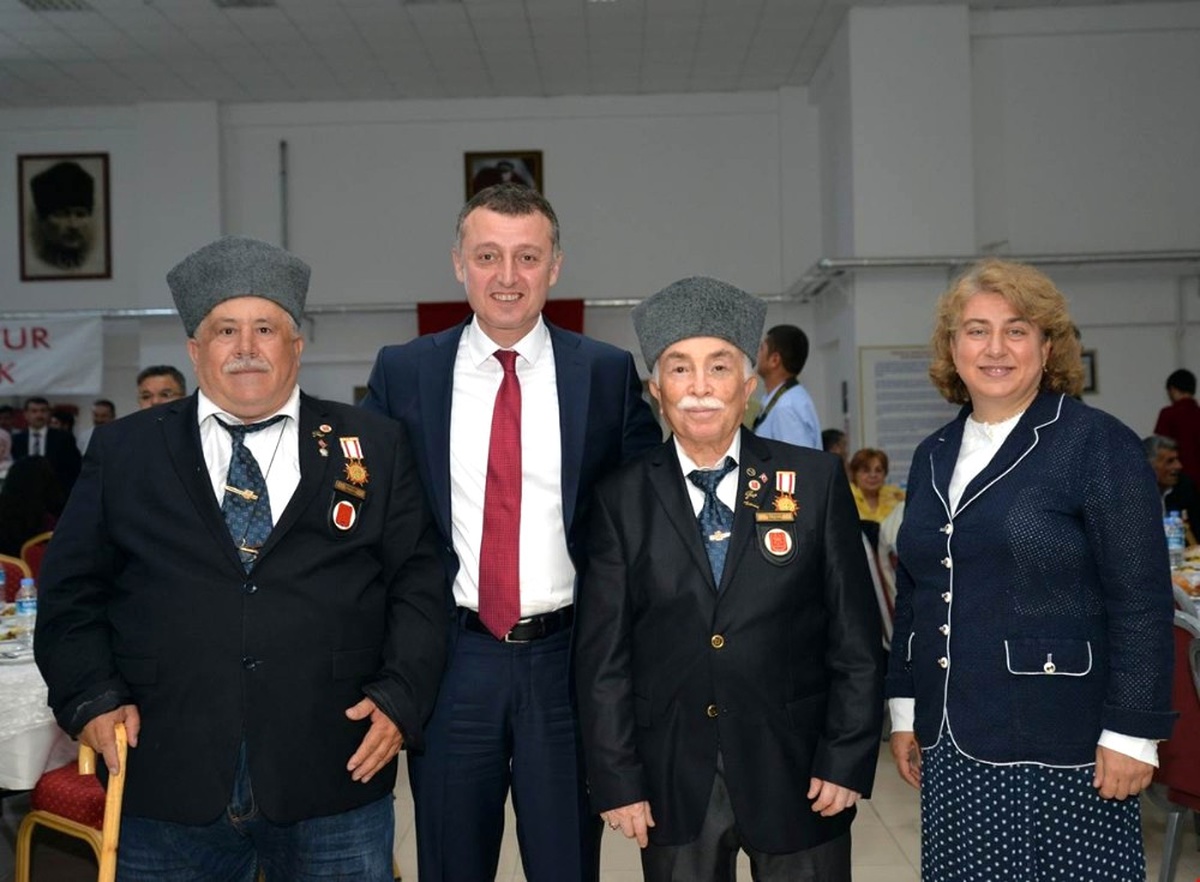 Bilecik\'te Şehit ve Gazi Ailelerine Yemek Verildi