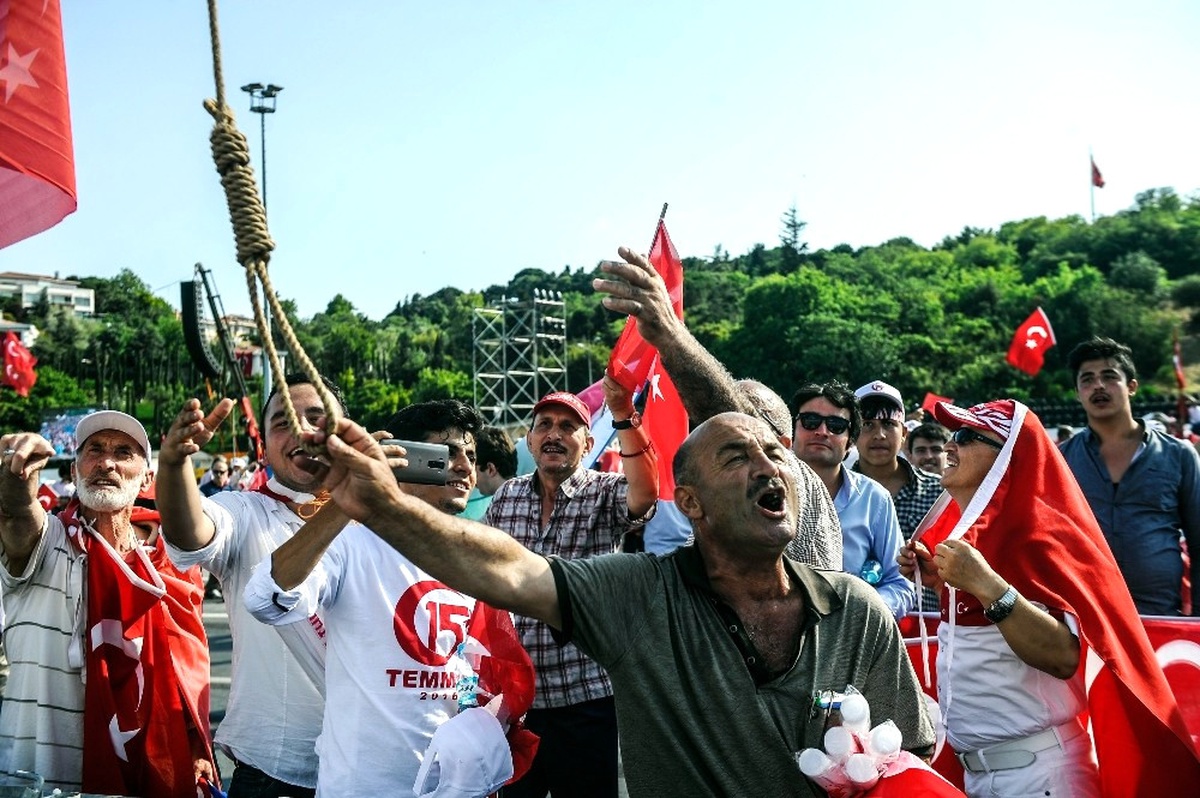 Binlerce Vatandaş 15 Temmuz Şehitler Köprüsü\'nde