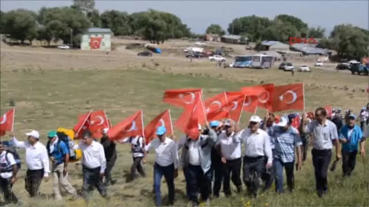 Bitlis Süphan Dağı\'na Tırmanıp, Demokrasi Ateşi Yaktılar