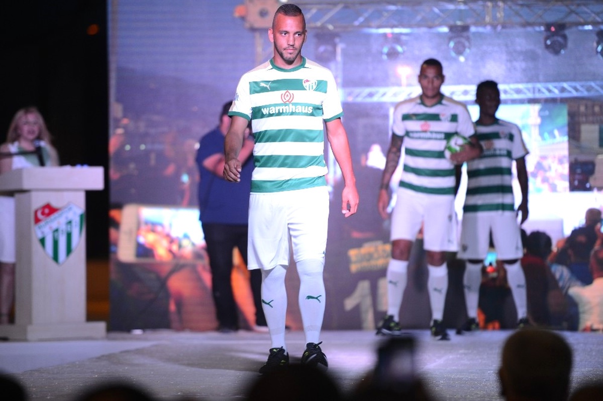 Bursaspor\'un Yeni Sezon Formaları Görücüye Çıktı