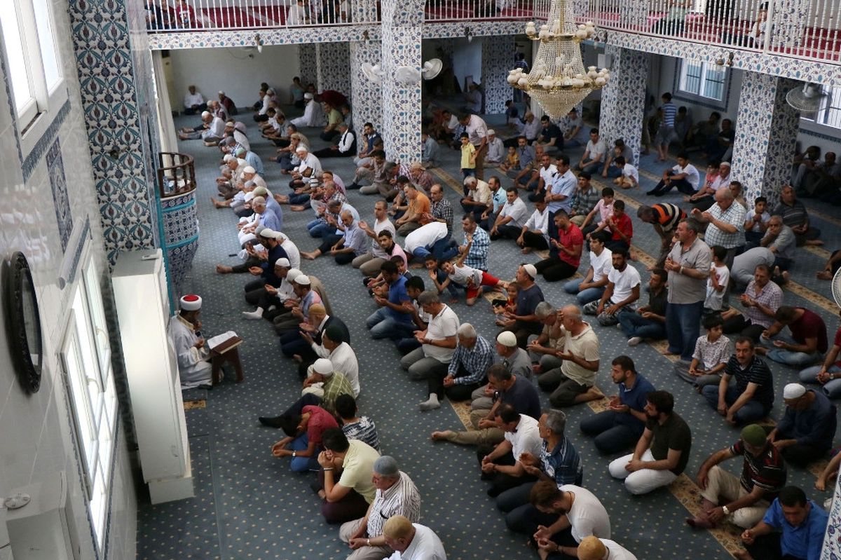 Cemaat Imza Topladı, O Caminin Adı Değiştirildi