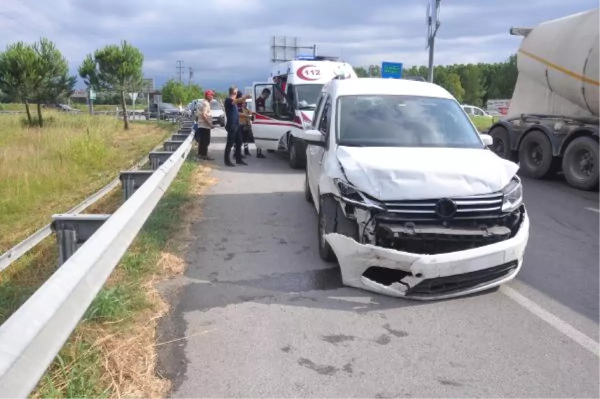 Cezaevine Tutuklu Götüren Polis Ekibi Kaza Yaptı: 5 Yaralı