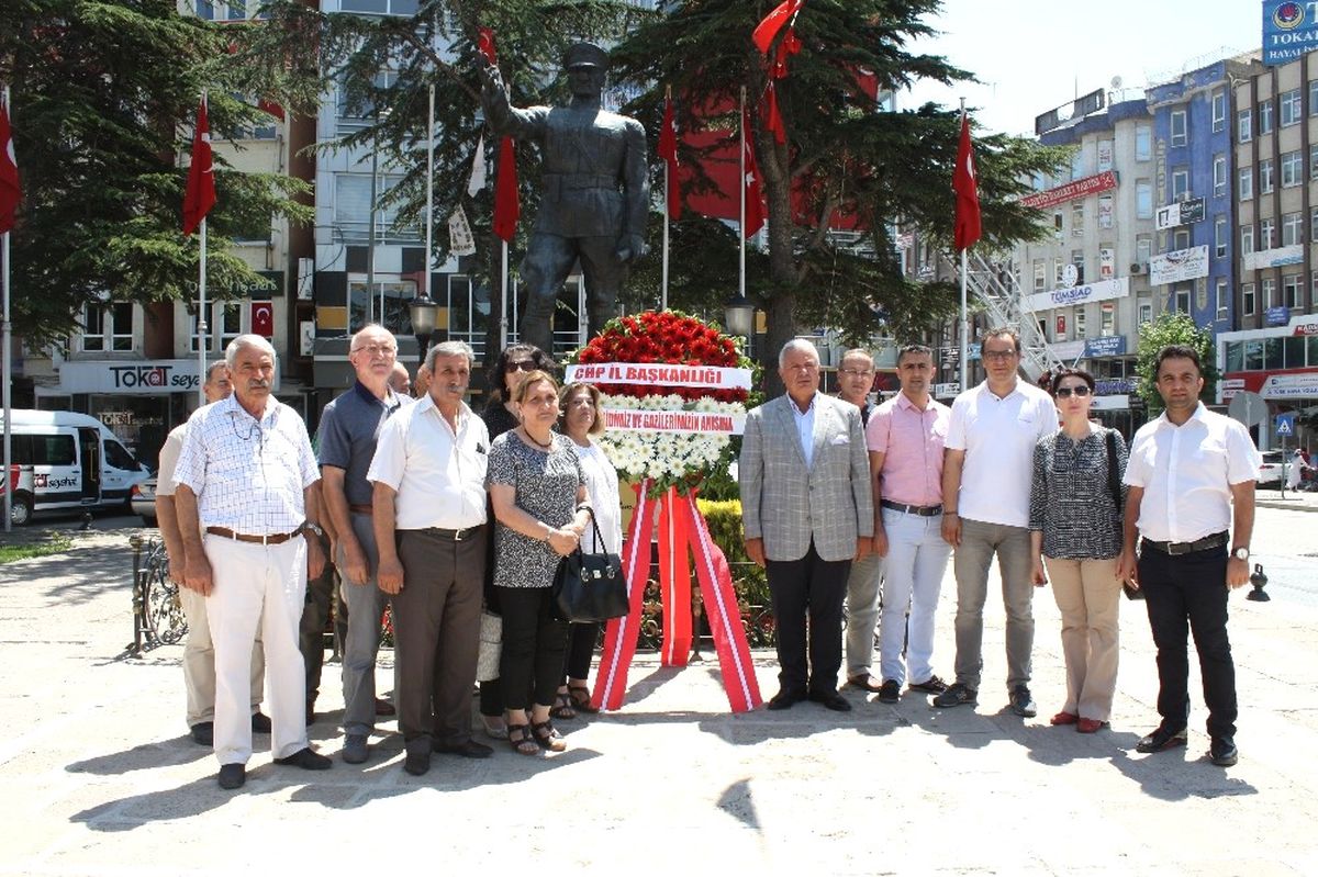 CHP Tokat İl Başkanlığı\'ndan 15 Temmuz Çelengi