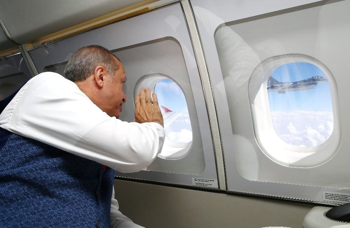 Cumhurbaşkanı Erdoğan\'a F-16\'lar Eşlik Etti